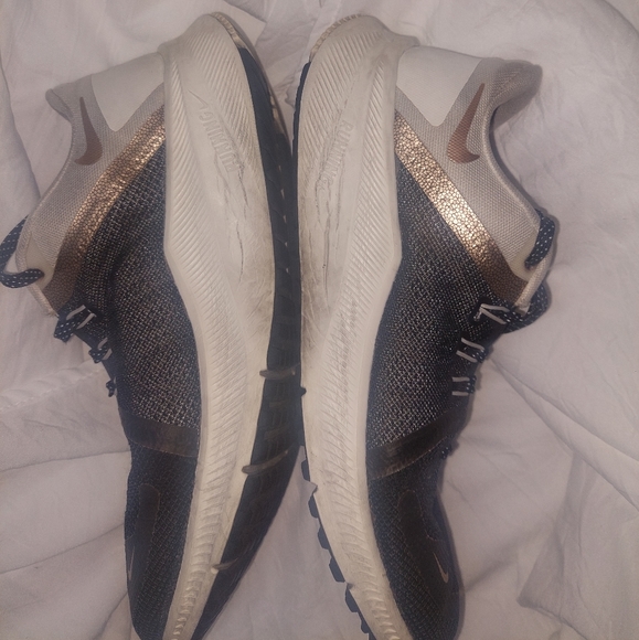 Women's Nike Quest 4 Running Shoes - Picture 2 of 7